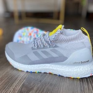 ADIDAS Ultra Boost mid
